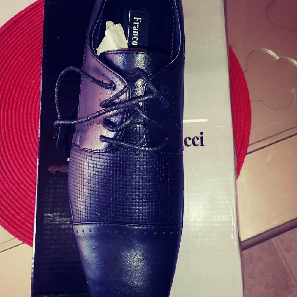 Men shoe black